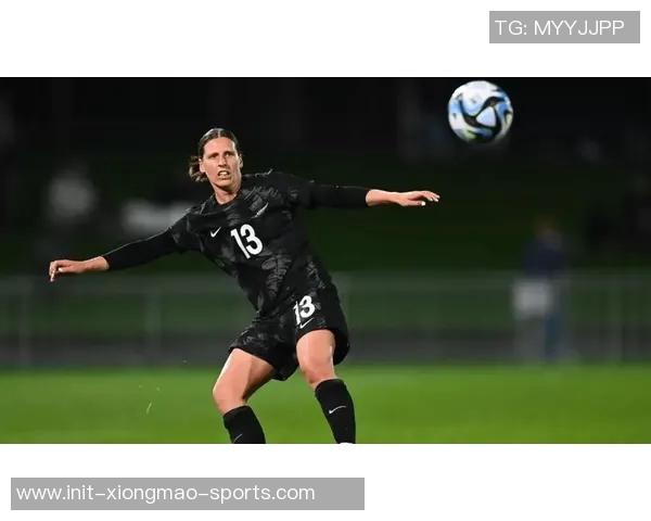 足球骑士人物传记：从绿茵场上的英雄到生活中的传奇故事